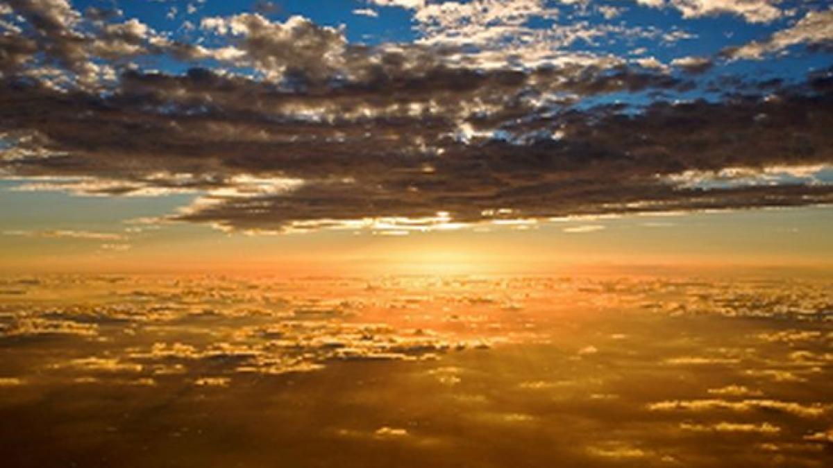 femeia cerurilor povestea de viata a primei femei pilot din istoria fortelor aeriene din afganistan