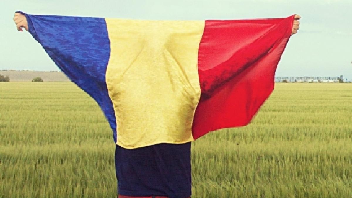 un an in jurul lumii nu cu masina nu cu motorul ci cu tricolorul proiectul ambitios a doi romani