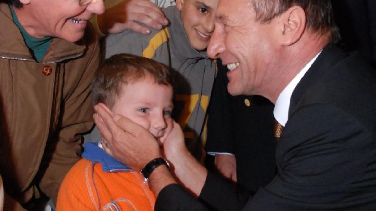 sunt disciminatorii rasiste sexiste si nationaliste protest fata de declaratiile presedintelui