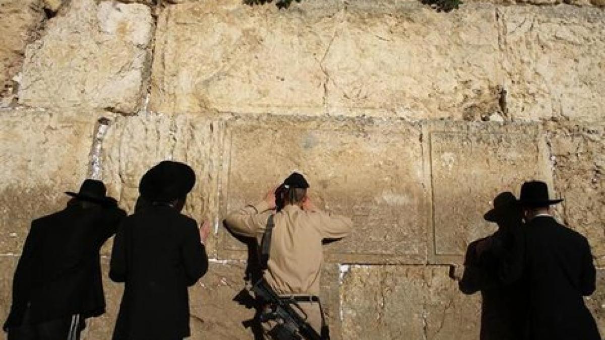 barbat impuscat mortal din greseala la zidul plangerii de la ierusalim