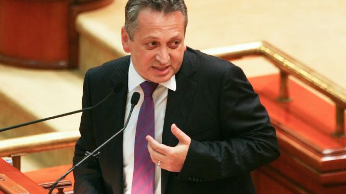 relu fenechiu audiat la dna mi se pare deplasat ca un ministru sa fie chemat la dna sa dea o astfel