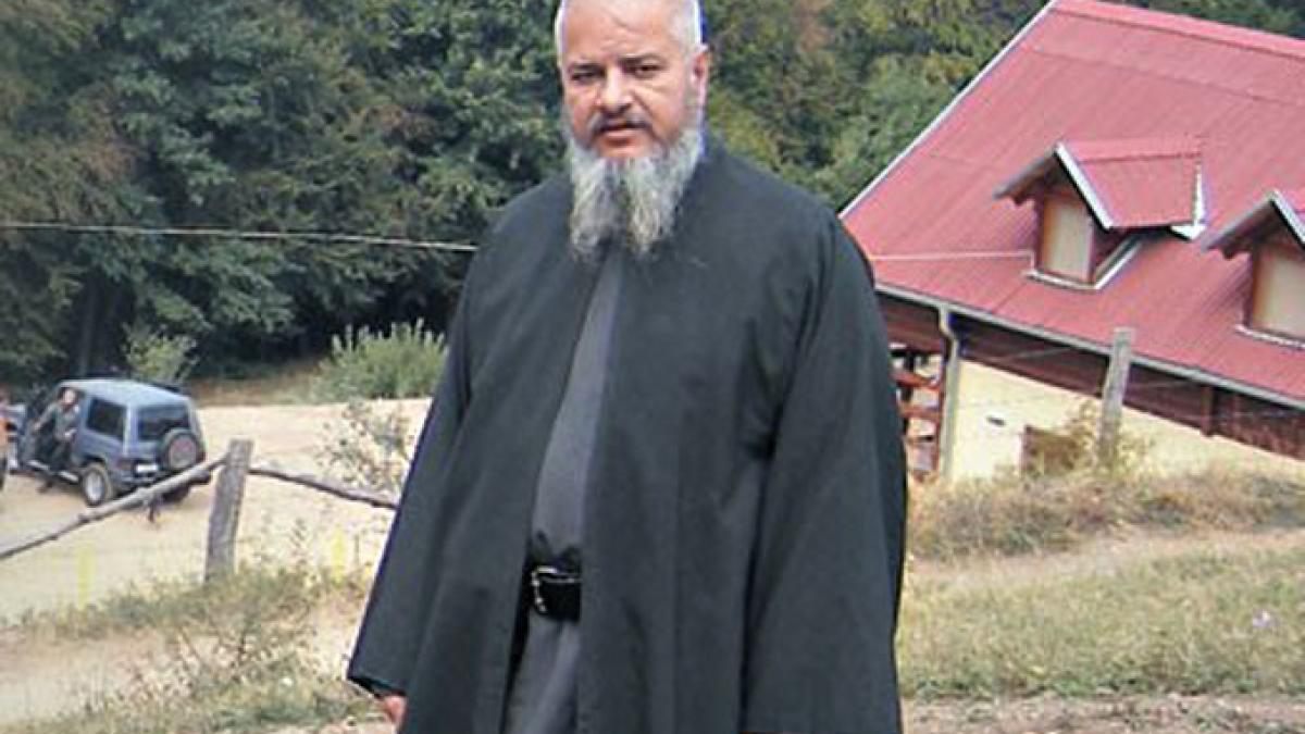 un preot sarb care a omorat in bataie un dependent de droguri condamnat la 20 de ani de inchisoare