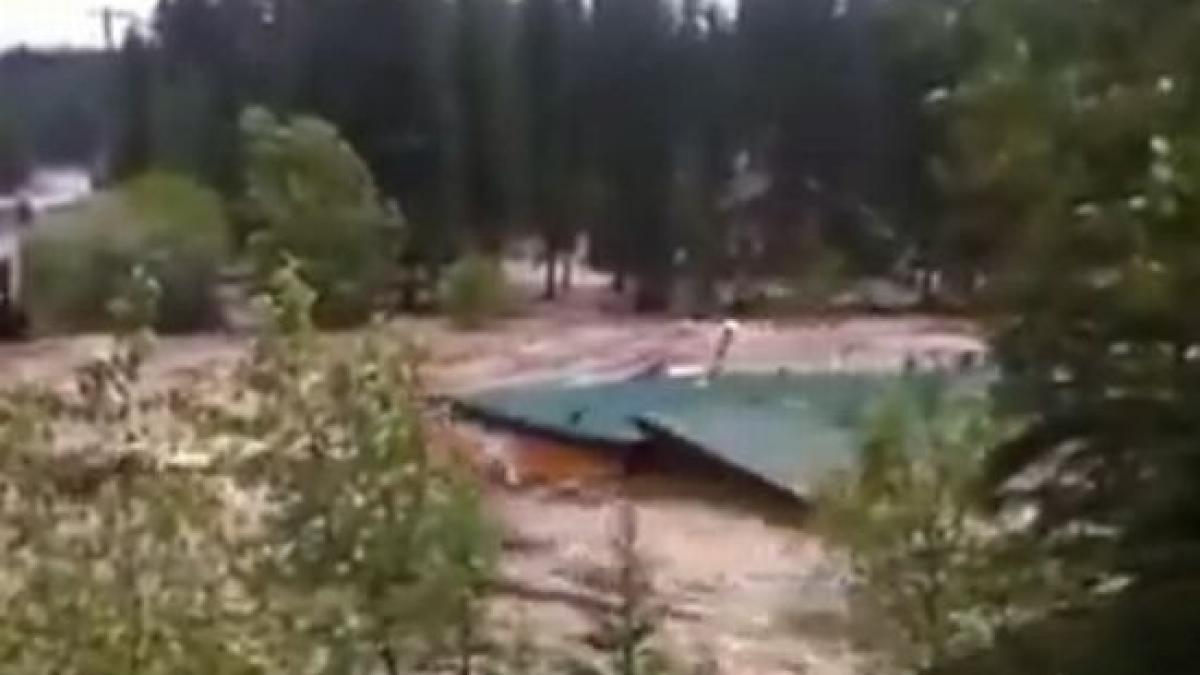 vremea necazurilor in canada o casa a fost luata de puhoaie