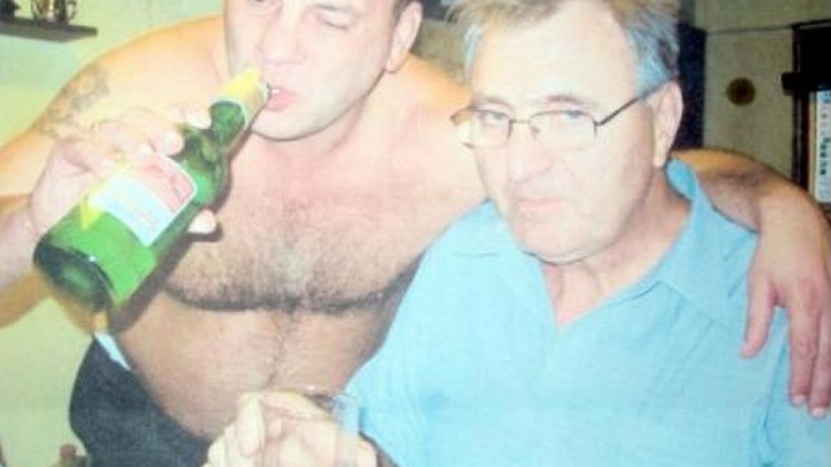 cheful i a taiat sefia comandantul politiei resita care a petrecut cu interlopii la un chef