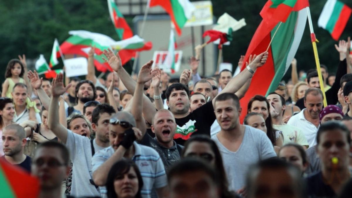 pse sustine guvernul bulgar aflat sub presiunea protestelor
