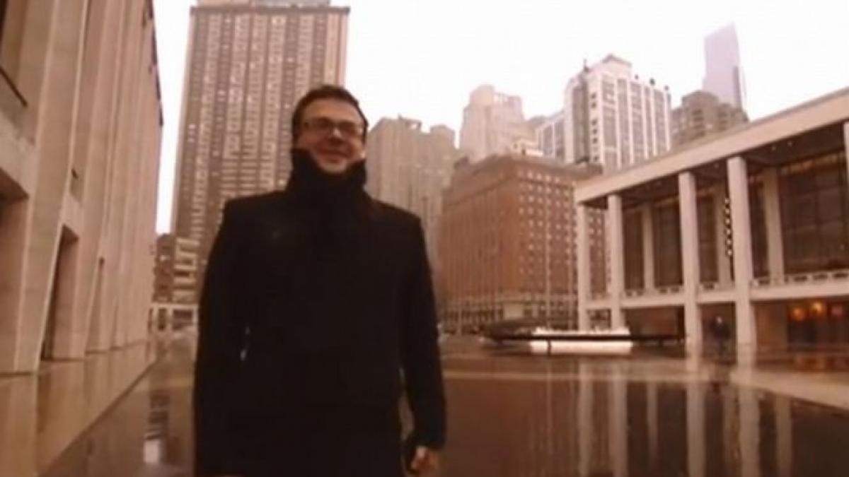 reportaj in premiera despre singurul roman angajat la metropolitan opera din new york