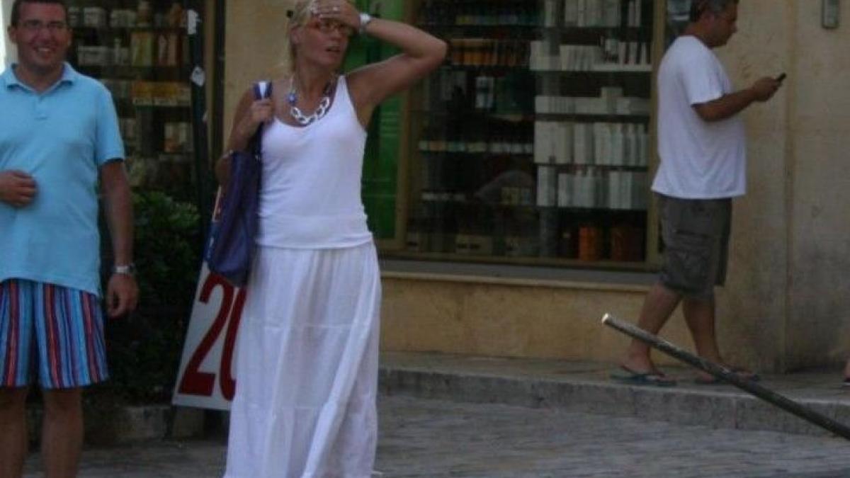 asa au reactionat toti trecatorii cand a aparut pe strada nu credeam pe cineva in stare sa se