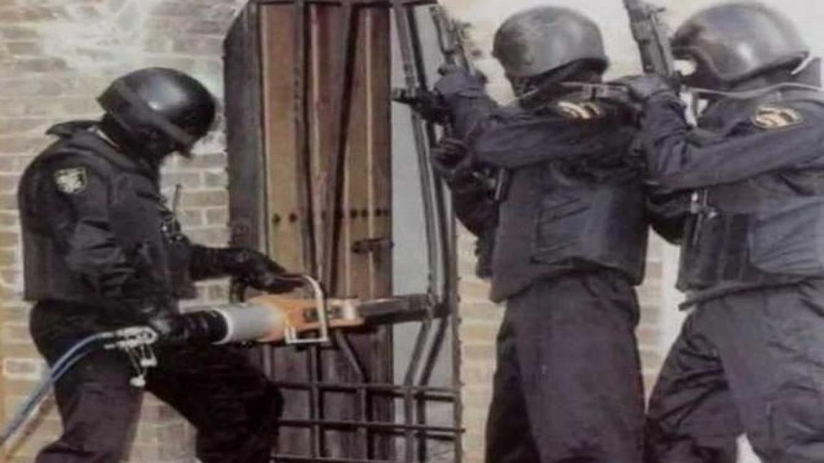 celula terorista anihilata la paris suspectii aveau ca tinta persoane publice foarte cunoscute