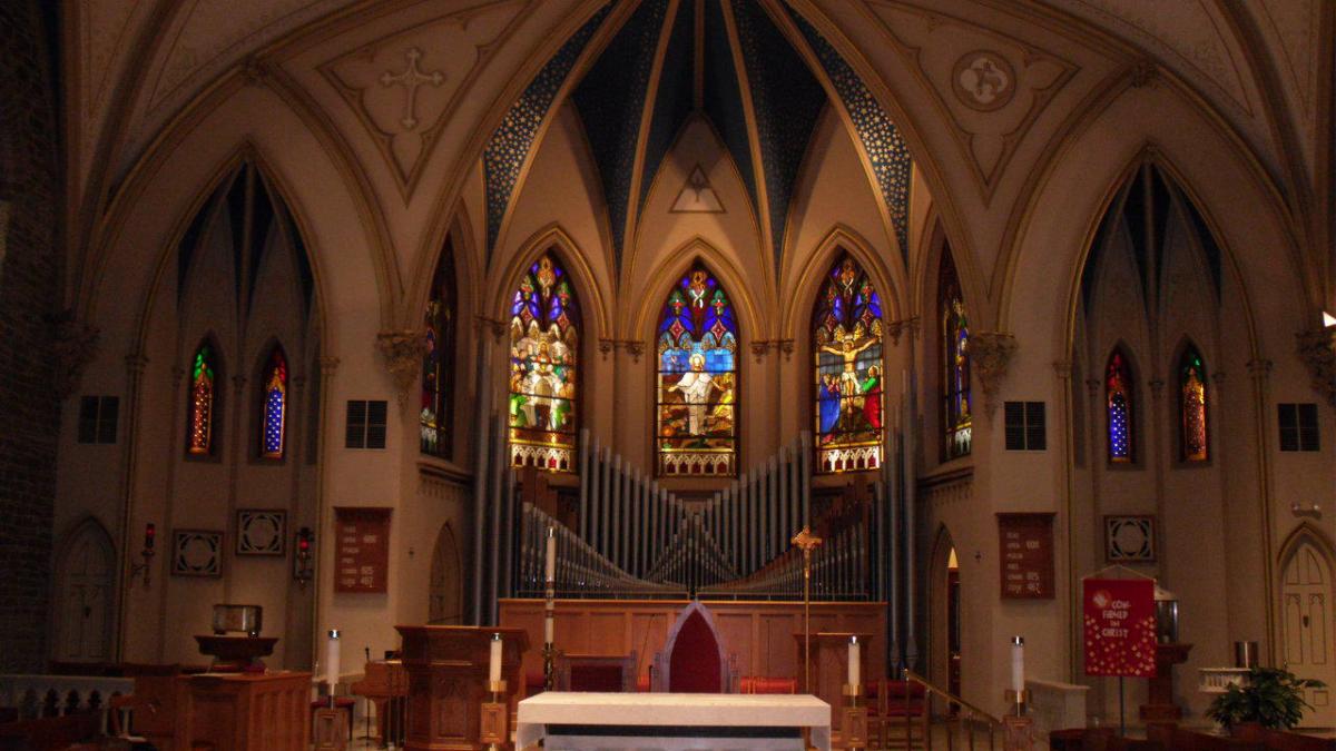 povestea preotului care a facut de ras biserica catolica dupa ce a fost descoperit risca 15 ani de