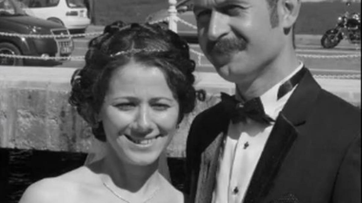 un cuplu s a casatorit in piata taksim din istanbul in mijlocul manifestantilor