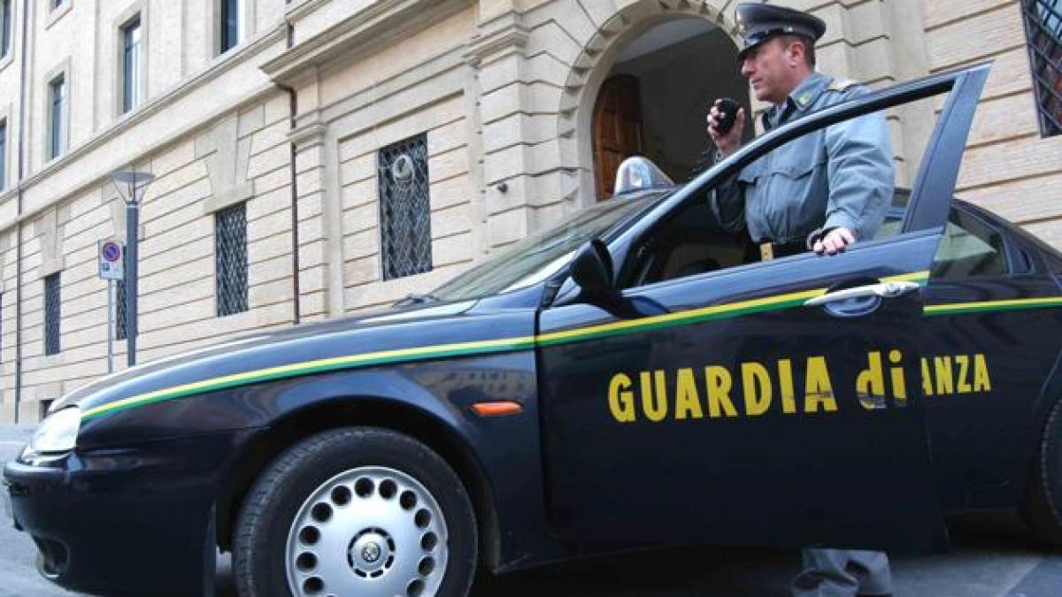 un nou scandal in fotbalul italian sediile a 41 de cluburi perchezitionate de garda financiara