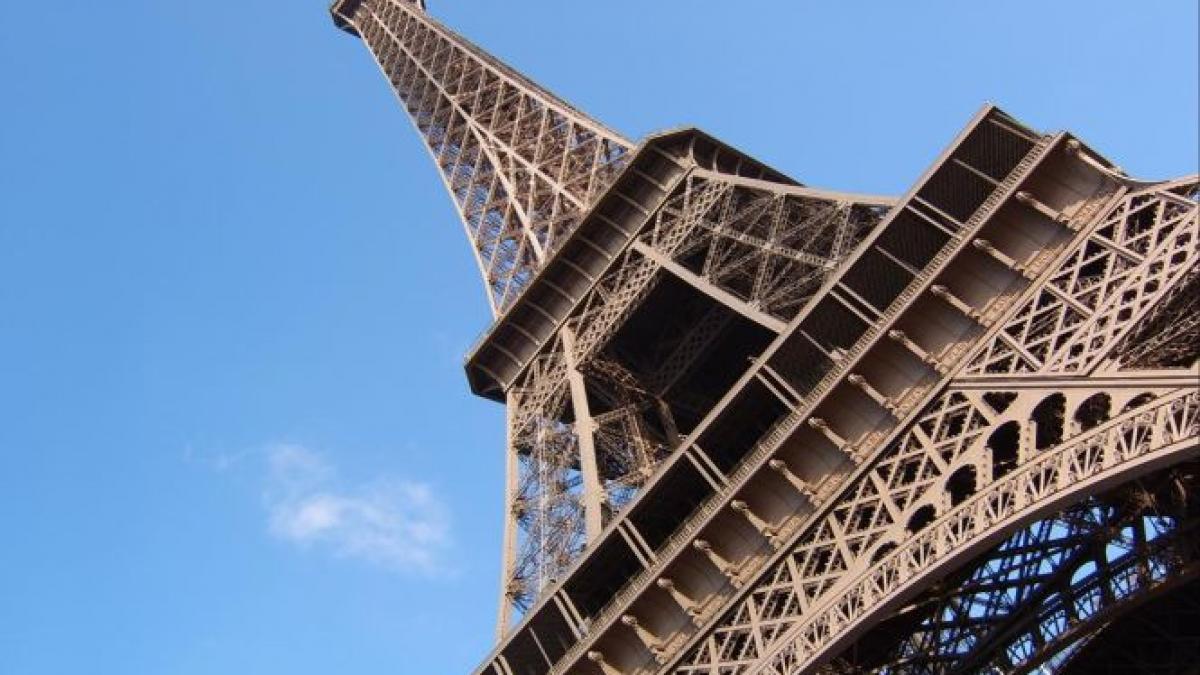 turnul eiffel a fost inchis din cauza unei greve spontane