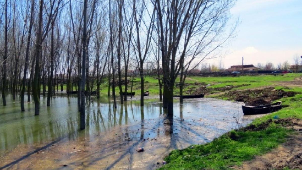cod galben de inundatii pe rauri din jumatatea de est a tarii pana vineri seara