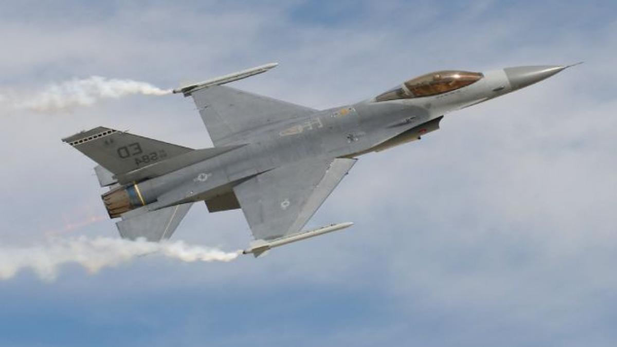un avion de vanatoare f 16 s a prabusit in arizona