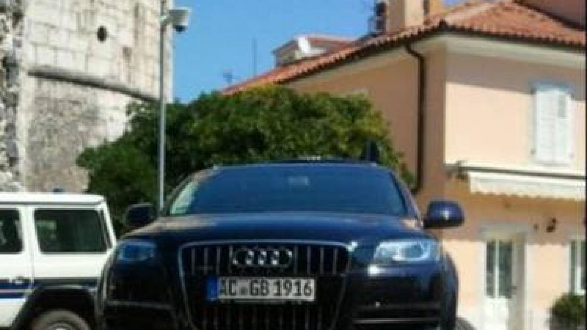 iubi vino sa ma ajuti ca am parcat gresit masina barbatul si a pus mainile in cap cand a vazut cum