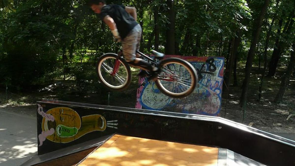 tragedie in capitala un copil de 14 ani a murit dupa ce ghidonul bicicletei i a strapuns gatul voia