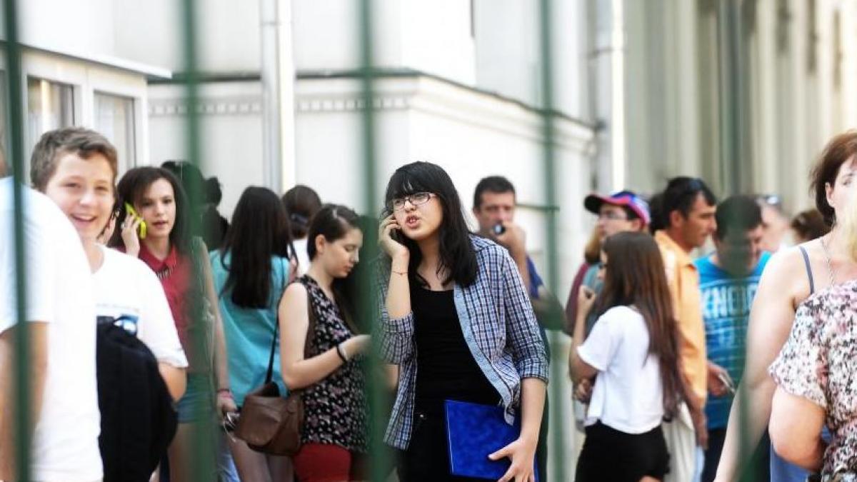 record de 10 la evaluare aproape 90 de elevi din capitala au luat examenul cu nota maxima