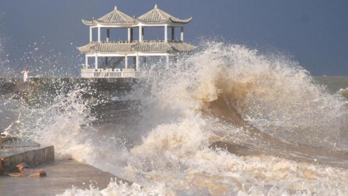 mexic se pregatese pentru furtuna tropicala dalila autoritatile au emis alerta