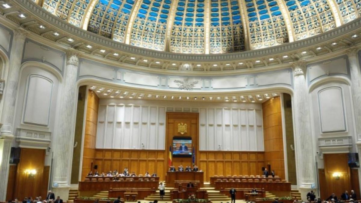 senatorii si deputatii se reunesc in sesiune comuna extraordinara pentru a dezbate statutul