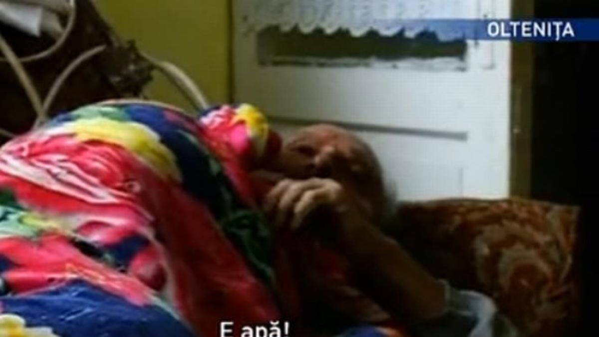 imagini incredibile ce a facut un roman in timp ce casa ii era inundata