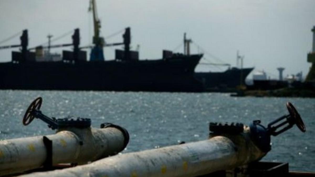 toate porturile din constanta au fost inchise vantul sufla cu pana la 80 km h