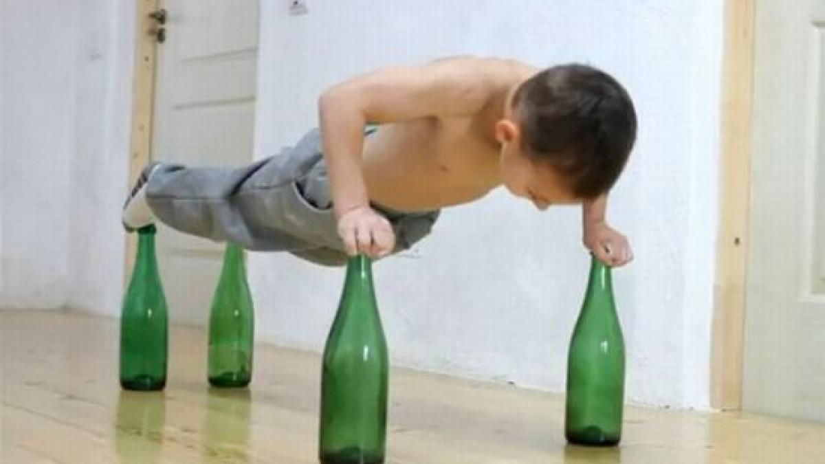 vizita cu scandal la casa micului hercule ce a facut tatal copiilor cu muschi