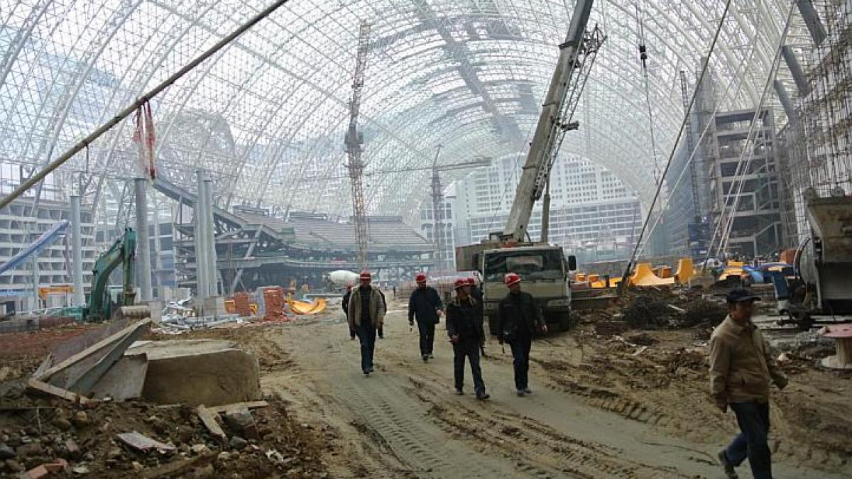 cea mai mare cladire din lume pentagonul incape in ea de trei ori e atat de mare incat i am facut