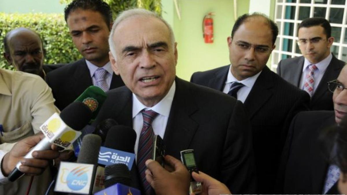 ministrul egiptean de externe si alti patru membri ai guvernului au demisionat