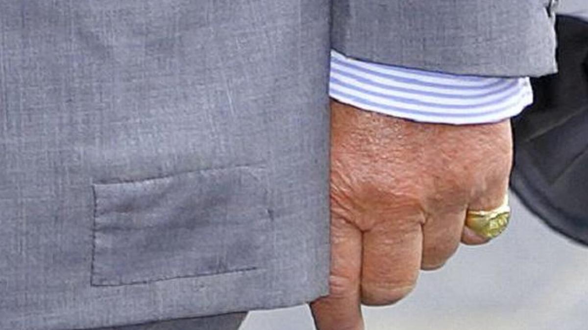 are venituri de aproape 19 milioane lire sterline pe an dar poarta costume peticite