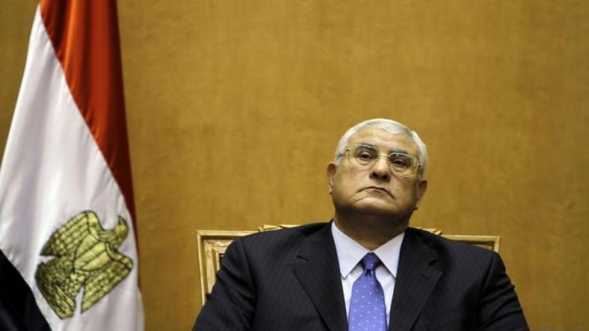 presedintele interimar al egiptului a dizolvat parlamentul