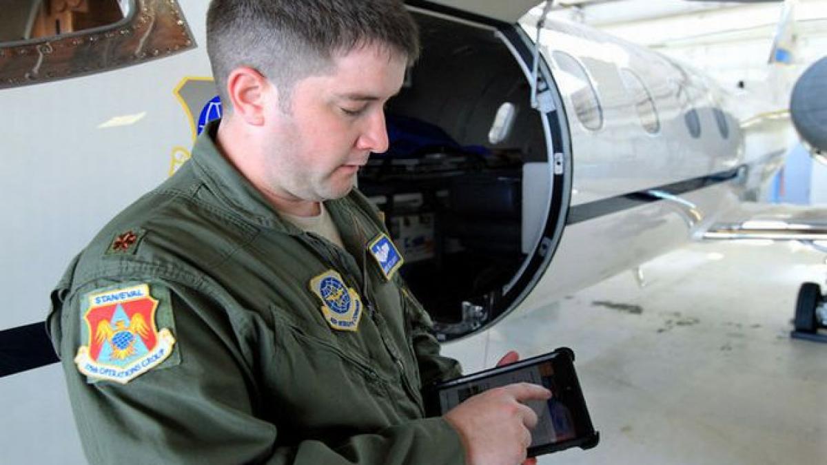 pilotii americani au dat hartile clasice pe tablete de ultima generatie