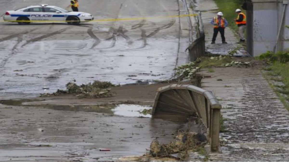 inundatiile din toronto au lasat mii de persoane fara curent electric