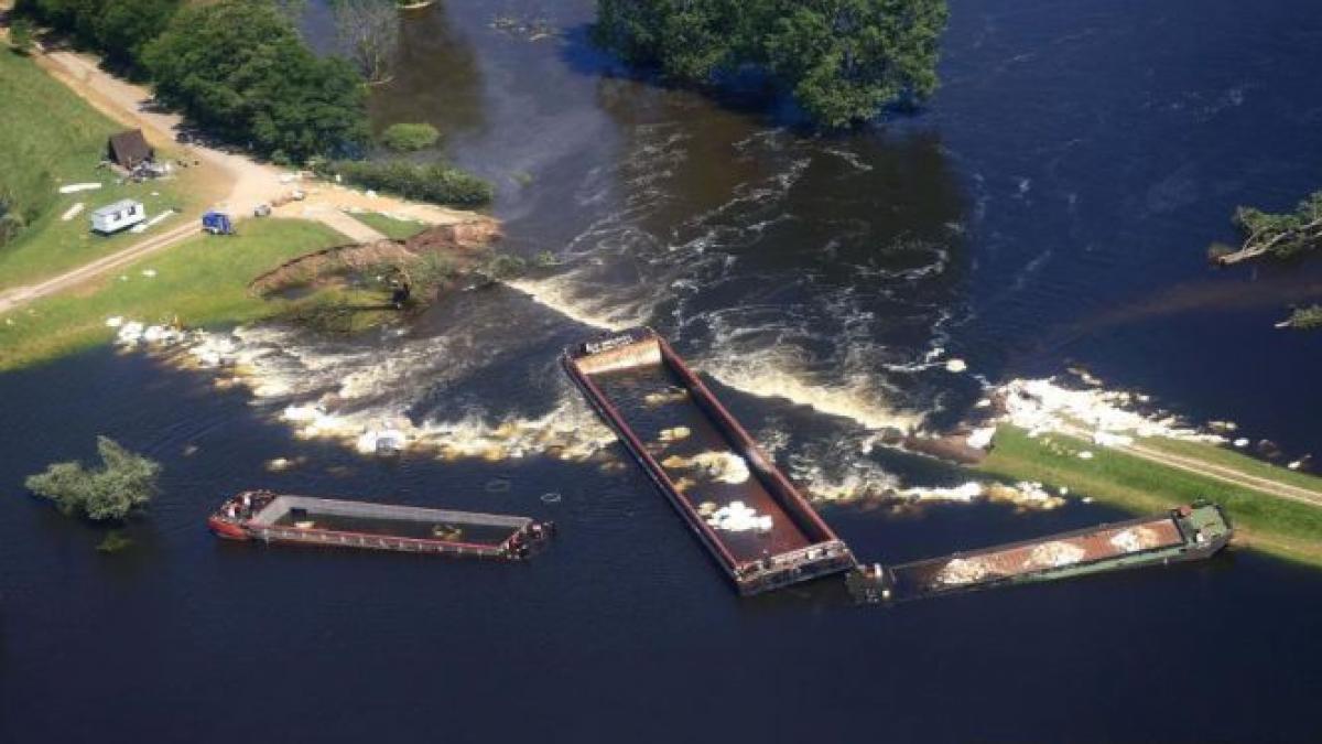 prejudiciul cauzat de inundatiile din europa centrala si de est este de peste 12 miliarde de euro