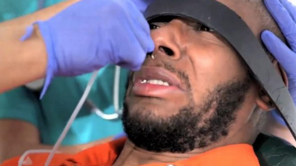 video socant vezi cum sunt hraniti fortat detinutii de la guantanamo