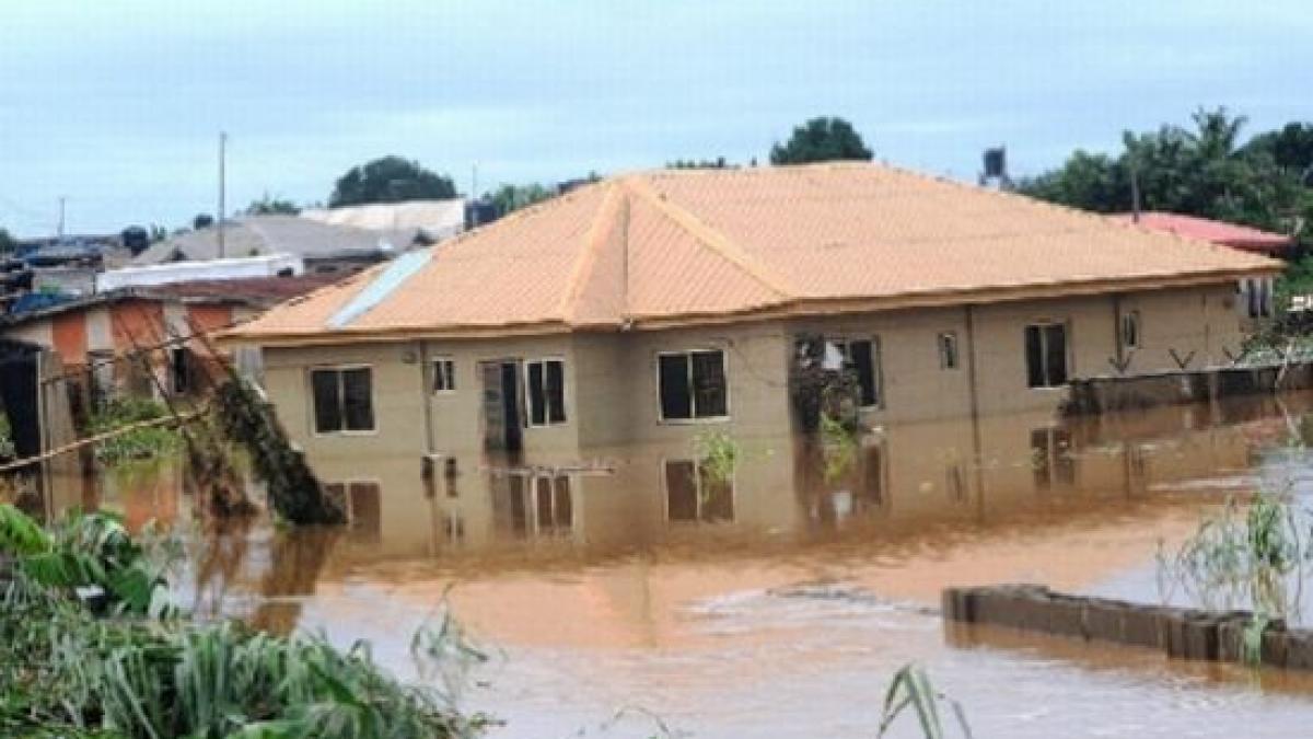 inundatiile continua sa faca ravagii in china 50 de oameni au murit in ultimele zile