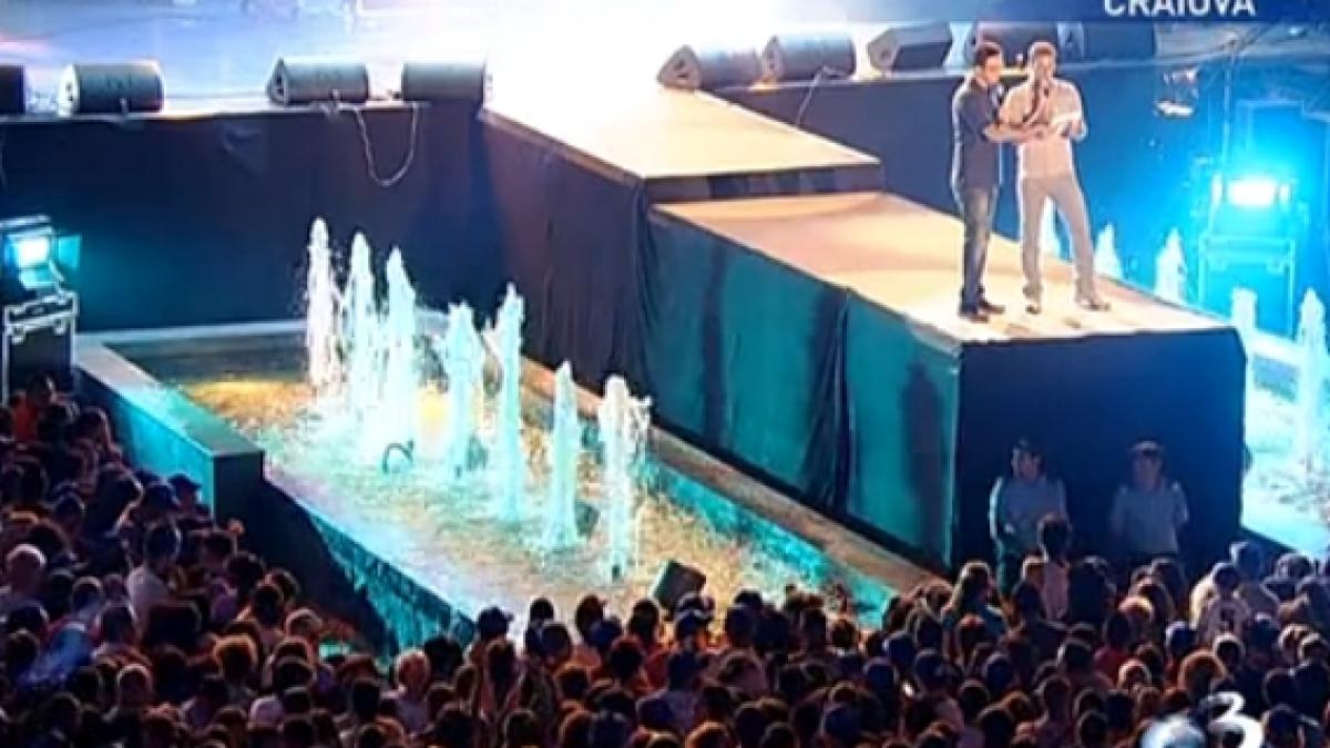 mihai gadea si mircea badea recita la craiova o poezie dedicata antenei 3