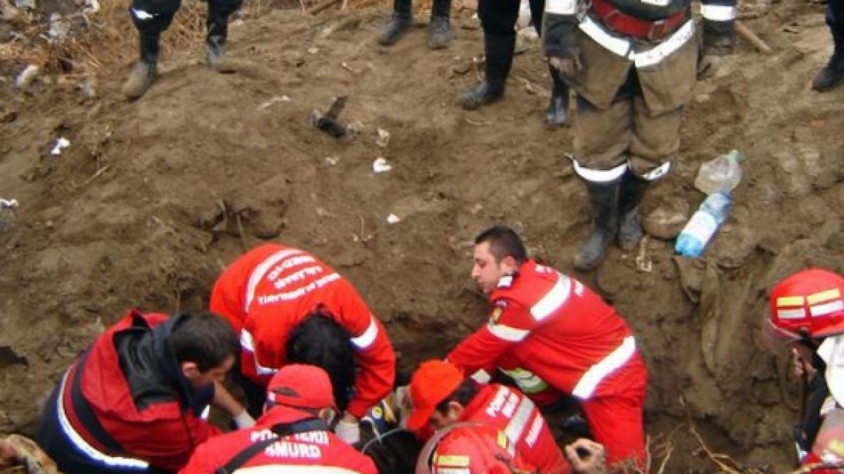 un pompier a murit dupa ce un mal de pamant s a surpat peste el la fetesti