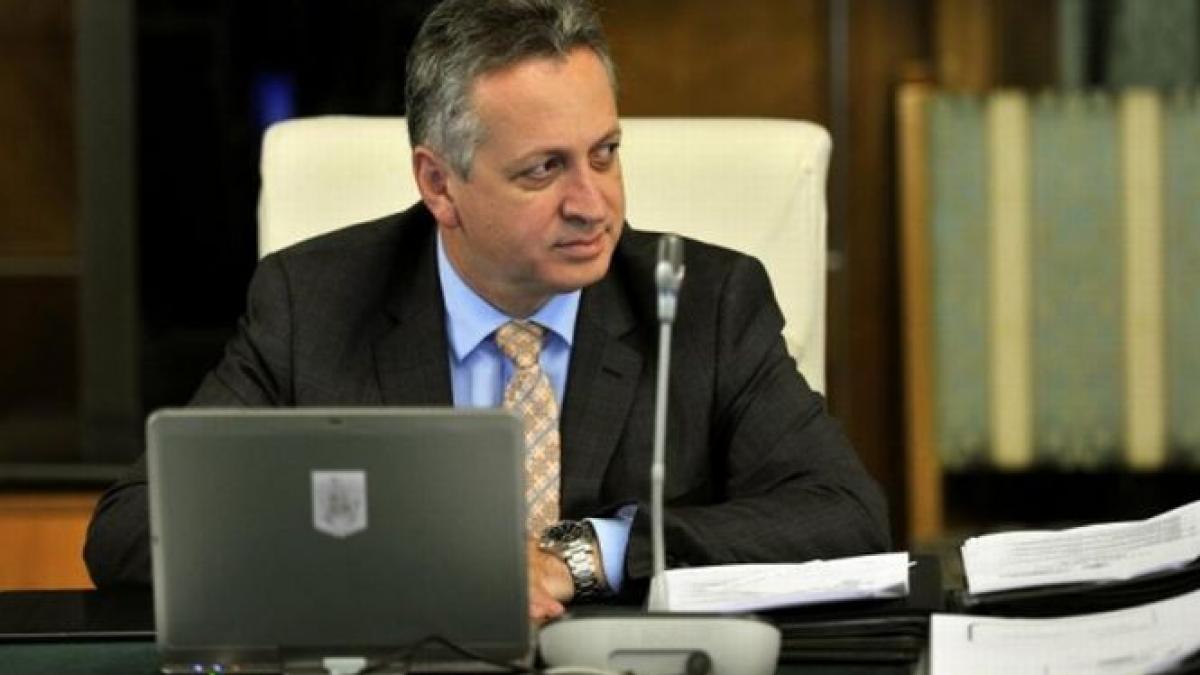 decretele de revocare din functie a lui fenechiu si de numire a lui ponta ca interimar la