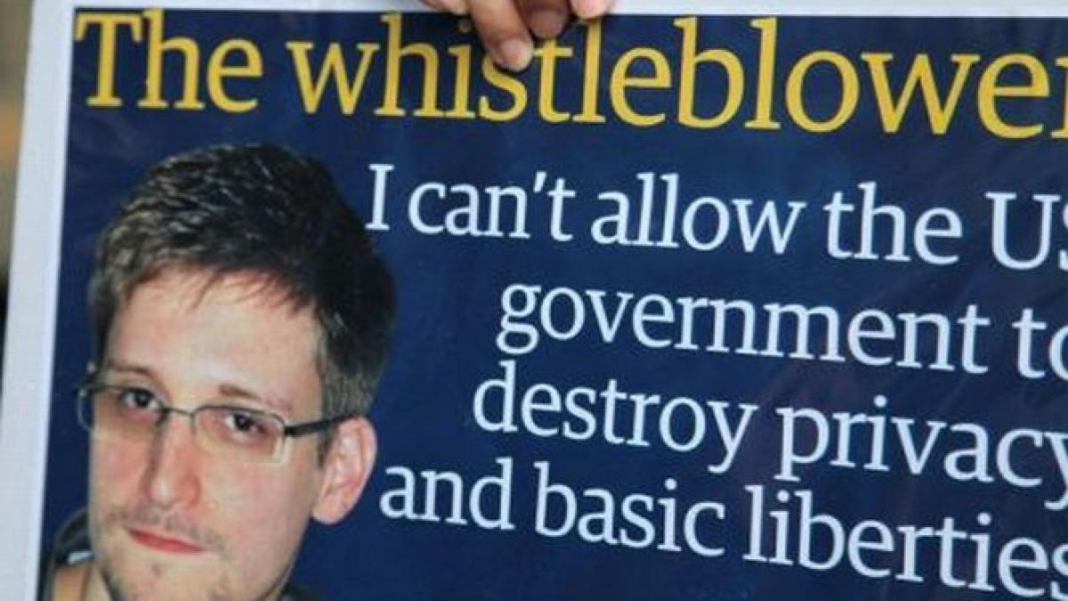 edward snowden sua imi blocheaza dreptul la azil politic