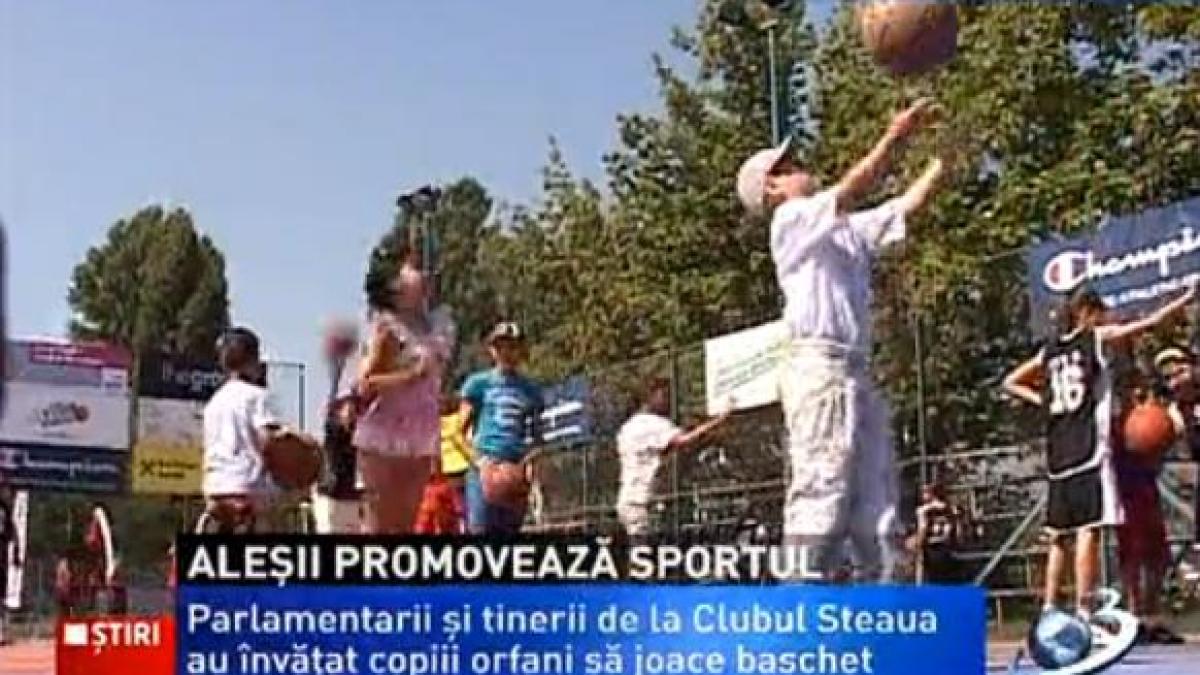 parlamentarii si tinerii de la clubul steaua i au invatat pe copiii orfani sa joace baschet
