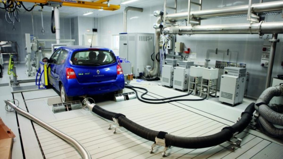 premierul francez si victor ponta in vizita la centrul tehnic renault de la titu