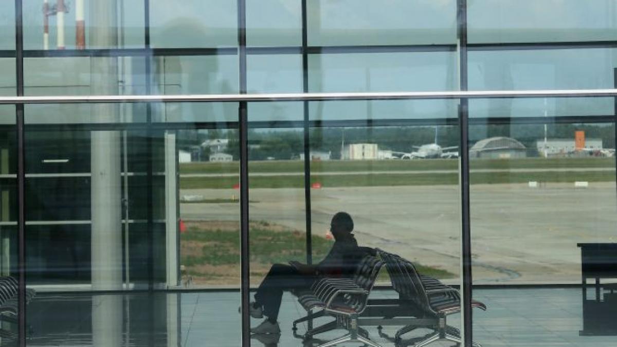 sua si rusia raman prudente in cazul snowden care continua sa fie in impas