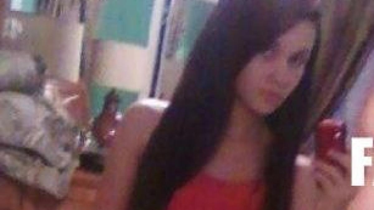 toti credeau ca este o fata cuminte detaliul din poza asta a dat o de gol cine apare in imagine