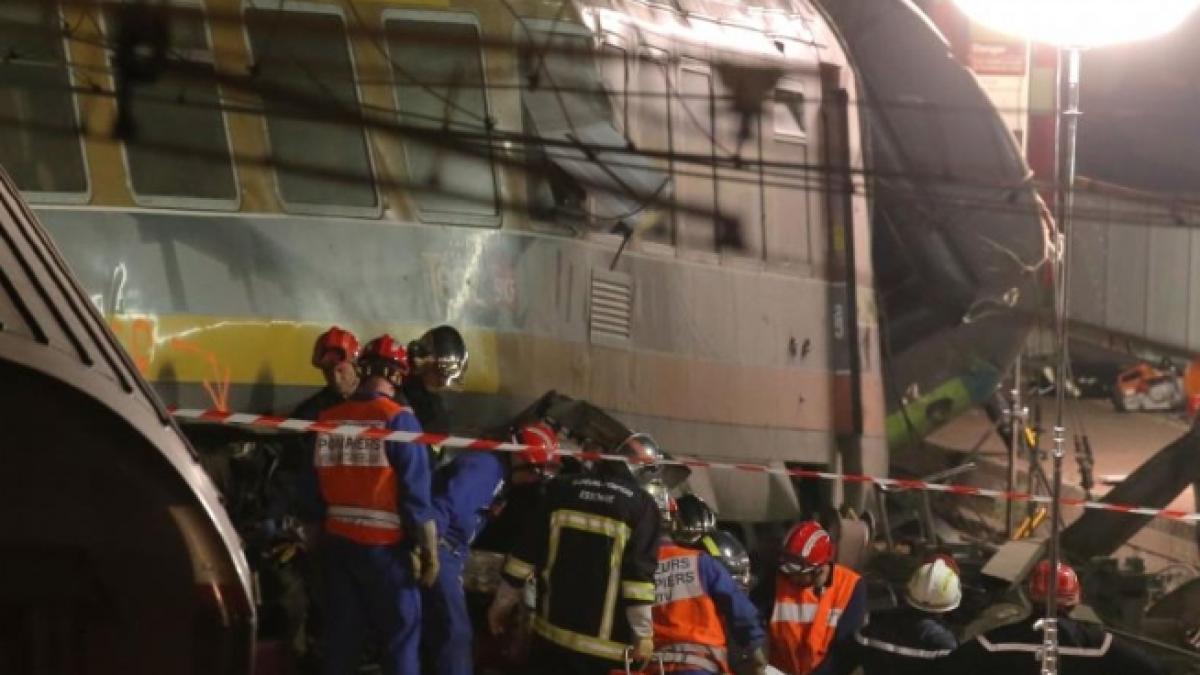 cel putin sase morti si 30 de raniti in urma accidentului feroviar din franta