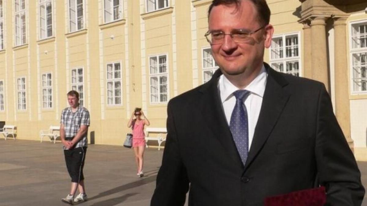 fostul premier ceh petr necas recunoaste ca are o relatie cu cea mai apropiata colaboratoare a sa