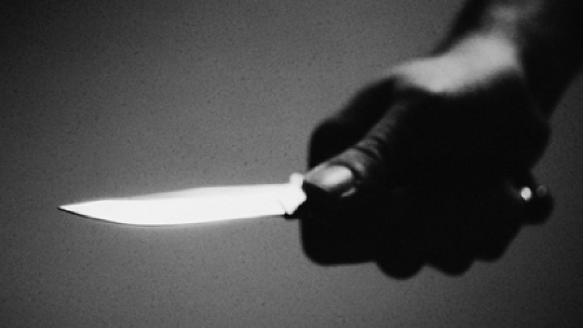 O femeie a înjunghiat un bărbat, în Piaţa Universităţii