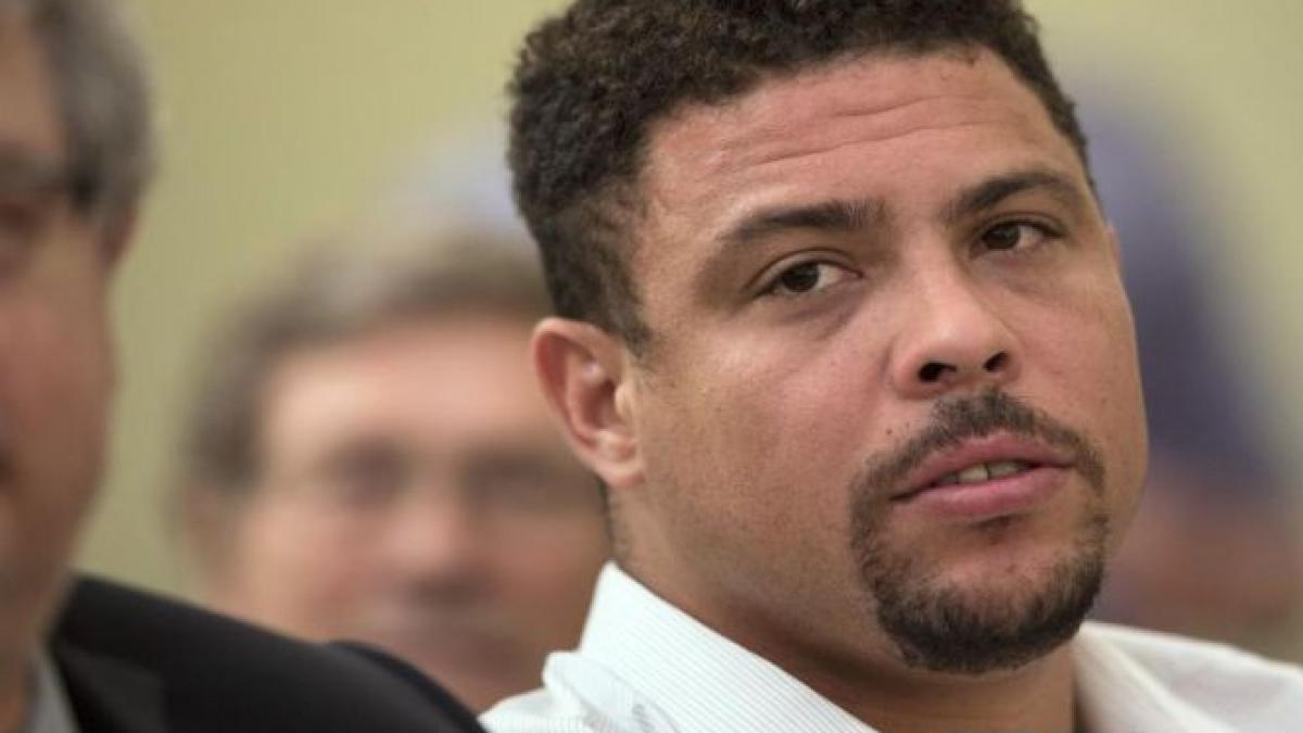 ronaldo vrea vrea sa cumpere o cunoscuta revista pentru barbati din brazilia