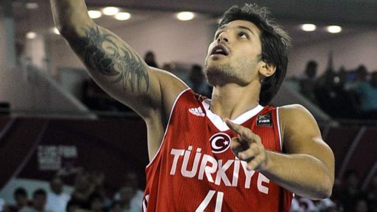 un baschetbalist din turcia nu a fost selectionat in echipa nationala deoarece a sustinut