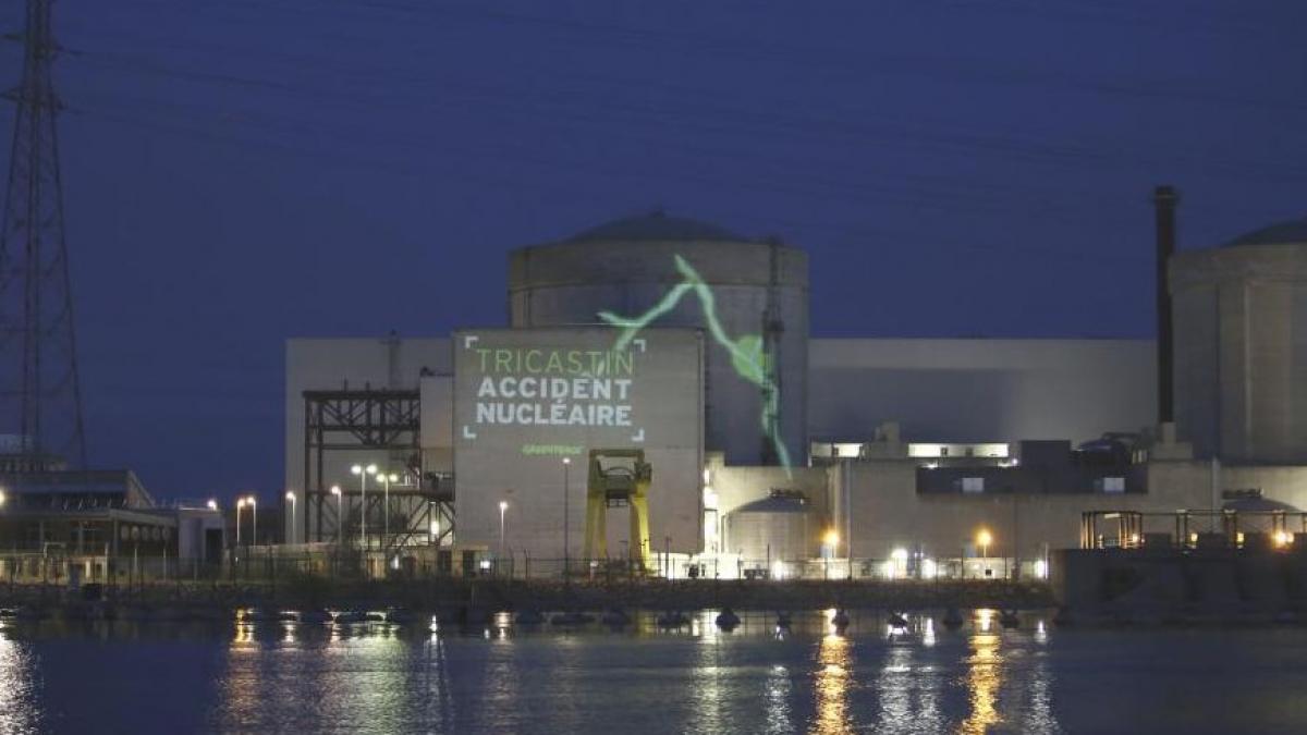 zeci de activisti greenpeace inclusiv romani arestati dupa ce au patruns intr o centrala nucleara