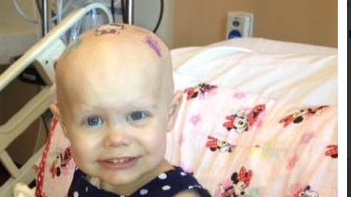 mesajul emotionant scris de o copila bolnava de cancer pe geamul salonului in care este tratata